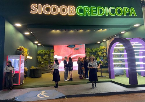 Mais bonito e com mais atrações: Sicoob Credicopa inova mais uma vez na Fenamilho; veja ao vivo