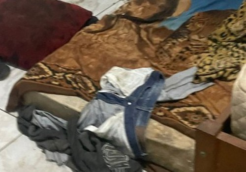 Mulher esfaqueia homem, ateia fogo no corpo dele e acaba presa pela Polícia Militar em Monte Carmelo