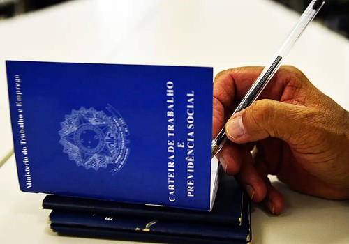 Desemprego recua para 5,6%, a menor taxa desde 2012, mostra IBGE