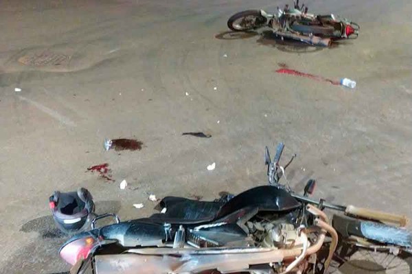 Motoboys ficam feridos após avanço de parada obrigatória no bairro Lagoa Grande em Patos de Minas