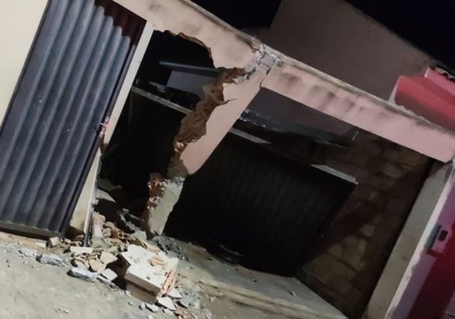Mulher acaba presa após colidir contra residência em Lagoa Formosa