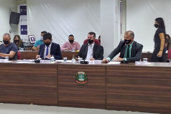 Primeira reunião da Câmara Municipal é marcada por discussões acaloradas em Patos de Minas