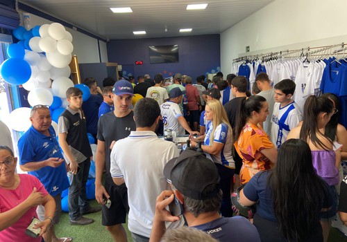 Torcedores lotam a loja da URT no lançamento do sócio torcedor 2026