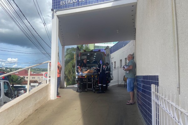 Mulher é esfaqueada pelo ex-companheiro enquanto tomava banho em Patos de Minas