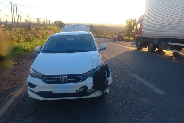 Motociclista fica ferido após ser atingido na traseira por carro na MGC-354, em Patos de Minas
