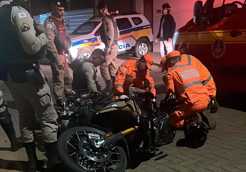 Militares ficam feridos durante perseguição a adolescente com moto furtada, em Patos de Minas