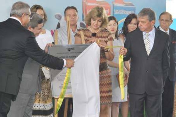 Governador Anastasia vem a Patos de Minas e parabeniza Cemil pelos 20 anos