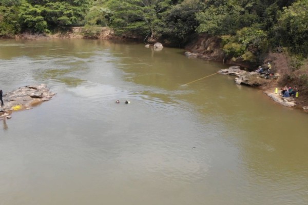 Bombeiros resgatam corpo de pescador que se afogou nas águas do Rio Quebra Anzol