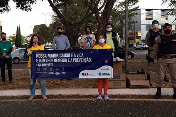 Ação de conscientização é realizada em Patos de Minas para tentar conter o avanço da Covid-19