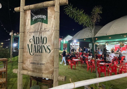 Fazendinha do Adão Marins proporciona ambiente acolhedor na Fenamilho 2025; veja ao vivo