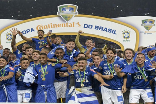 Patenses comemoram pentacampeonato e cruzeirenses dominam as redes sociais