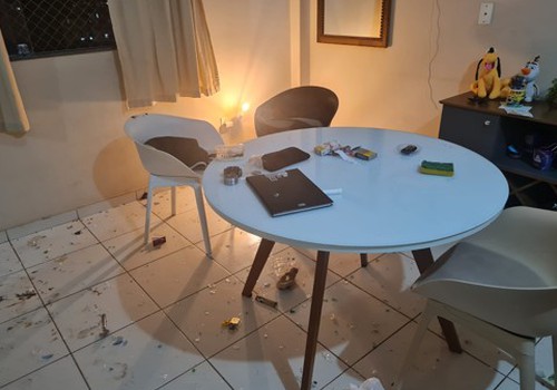 Namorados entram em luta corporal e precisam da intervenção da Polícia; os dois foram medicados e presos