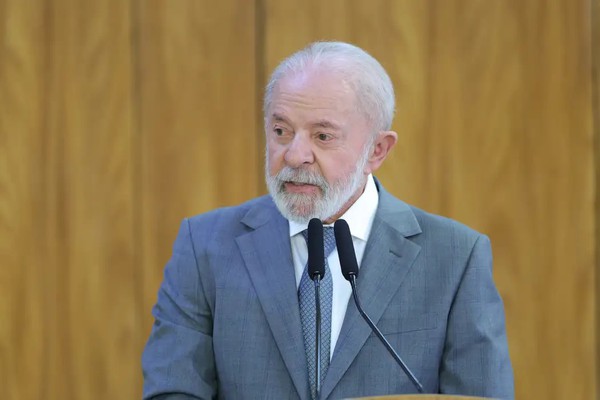 Lula veta aumento de número de deputados na Câmara