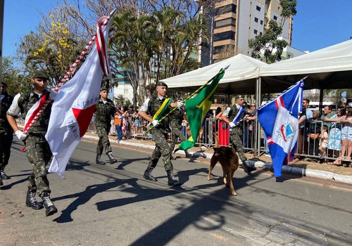 Patenses celebram o Dia da Independência com sessão cívica e desfile na Avenida Getúlio Vargas