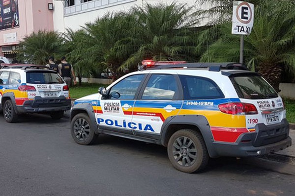 Assaltantes armados rendem funcionário do cinema e roubam cerca de R$30 mil