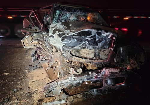Mulher morre e casal fica ferido em batida frontal na MGC 354, próximo ao distrito de Sertãozinho