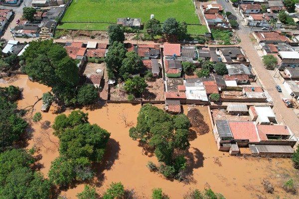 Imagens mostram 2ª enchente em Patos de Minas e Bombeiros intensificam monitoramento