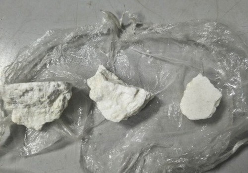 Policiais encontram droga em caixa de som e tijolos e prendem homem no Jardim Esperança