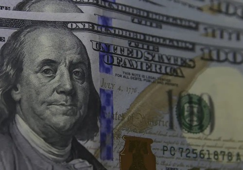 Dólar sobe para R$ 5,55 com votação de decreto do IOF