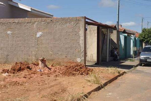 Explosão em perfuração de poço artesiano danifica várias casas no Cidade Nova