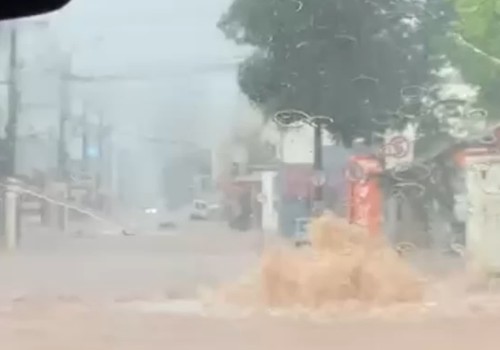 Temporal causa alagamentos e transtornos em diferentes pontos de Patos de Minas; veja