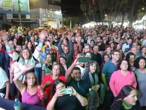 “Planeta sonho”, um dos maiores sucessos do 14 Bis, enche de esperança Patos de Minas; veja ao vivo