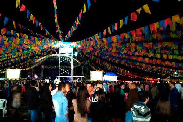 Patos de Minas tem Festa Junina, apresentações em barzinhos e poesia falada no final de semana