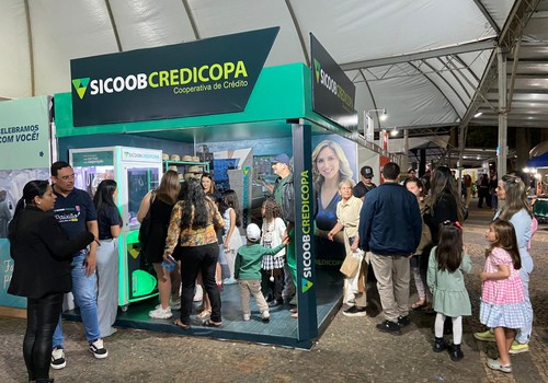 Sicoob Credicopa inova mais uma vez na Fenapraça e atrai grande fila; veja ao vivo