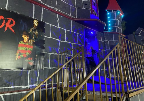 Repórteres encaram o “Castelo do Medo”; voce teria coragem? Veja ao vivo