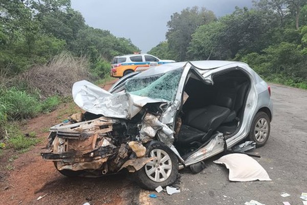 Grávida morre e jovem fica gravemente ferido em batida violenta com motorista alcoolizado que dormiu ao volante na MG 181