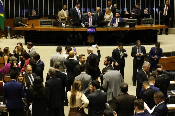 Câmara aprova redução de benefícios fiscais; projeto vai ao Senado