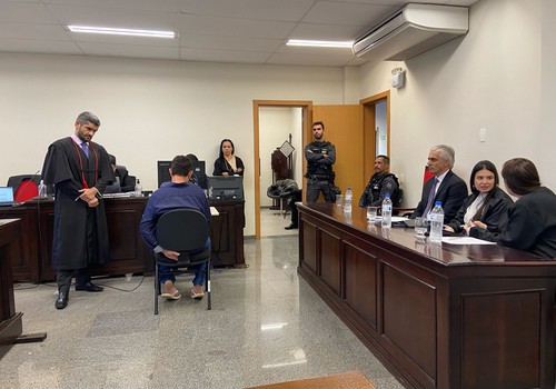 Homem que tentou atropelar e ainda baleou o próprio irmão é condenado a mais de 14 anos de prisão
