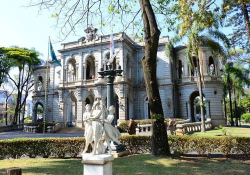 Primeira pesquisa com Falcão na disputa mostra bom desempenho ao Governo de Minas; Cleitinho lidera