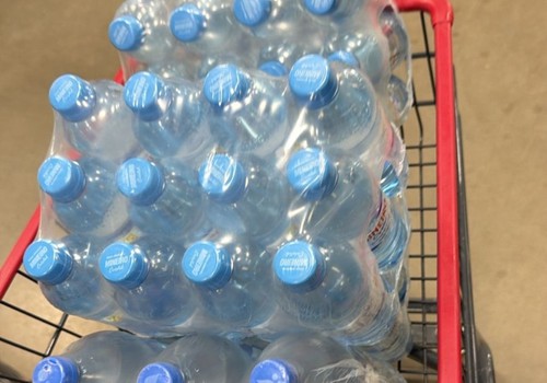 Moradores do bairro Ipanema ficam dois dias de torneiras vazias e precisam recorrer a água mineral