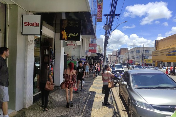 Patos de Minas mantém ritmo de geração de empregos enquanto Minas Gerais perde vagas