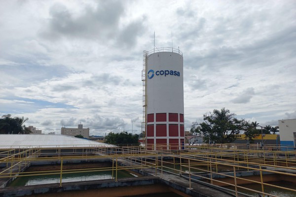Vazamento em rede da Copasa afeta abastecimento em mais de 20 bairros de Patos de Minas