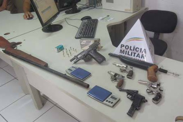 PC e PM fazem operação no Nossa Senhora Aparecida e apreendem várias armas