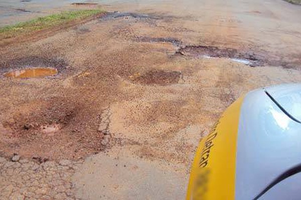 Buracos em locais de exame de direção tiram o sono de candidatos