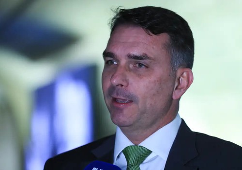 Deputados pedem investigação sobre relação entre Vorcaro e Flávio
