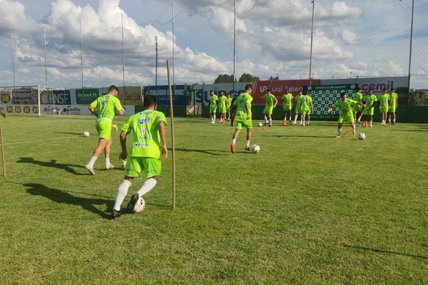 Mamoré realiza último treino antes de jogo decisivo contra o Araxá em Patos de Minas