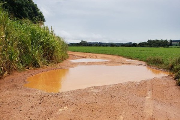 Moradores cobram recuperação da estrada dos Vieiras, próximo ao Camping Clube