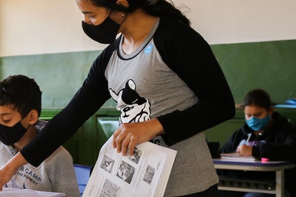 Governo de Minas nomeia mais 2 mil professores aprovados em concurso público da Educação