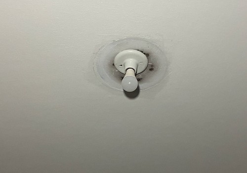 Procon pede investigação do Ministério Público sobre oscilações de energia, em Patos de Minas