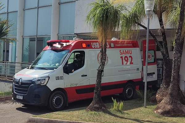 Gestante entra em trabalho de parto e dá à luz a menina dentro de ambulância do Samu