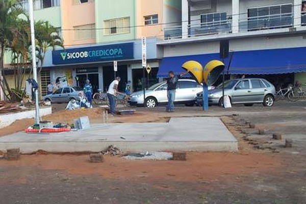 Construção de caixas eletrônicos na Praça da Antiga Rodoviária gera polêmica