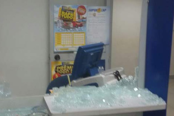 Criminosos assaltam lotérica e açougue e levam pânico a moradores de Presidente Olegário