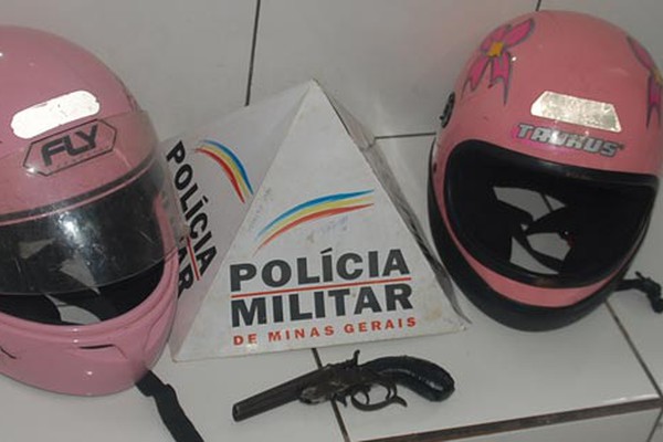 PM aborda jovem e menor em moto furtada e apreende arma de fogo no Alto da Colina