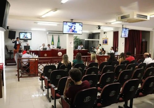Com salário de R$ 8.845,09, vereadores de Presidente Olegário querem vale-alimentação