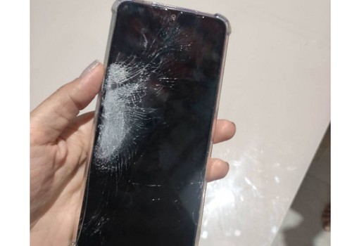 Marido interrompe pedido de socorro quebrando celular, PM percebe urgência e salva esposa dentro do banheiro