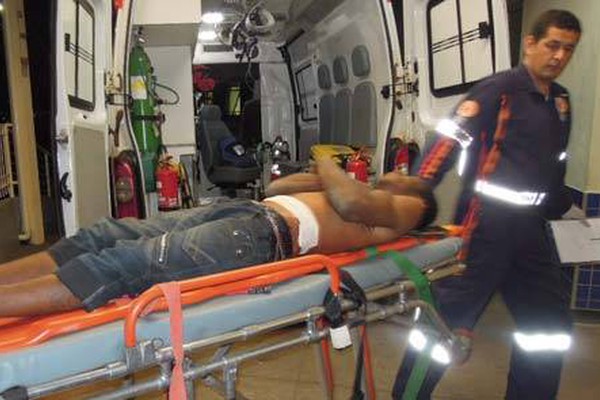 Homem esfaqueia desafeto após ser agredido com tapa no rosto